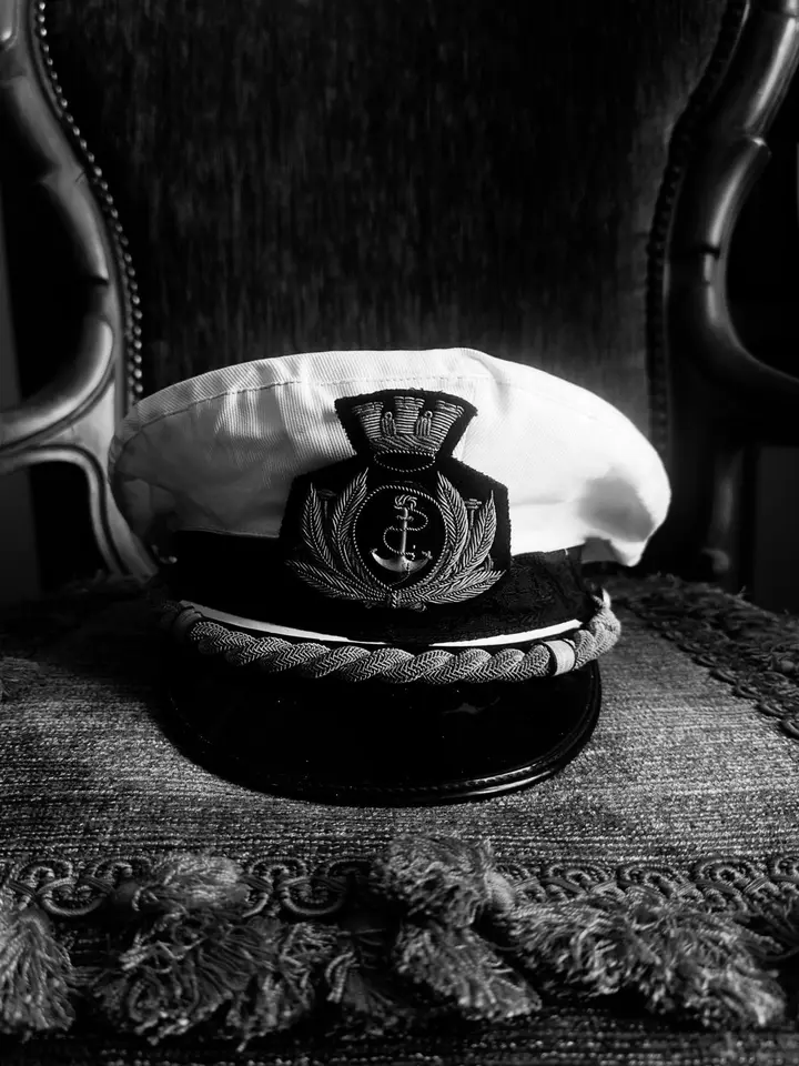 Il berretto da Comandante con l'emblema dell'ancora
